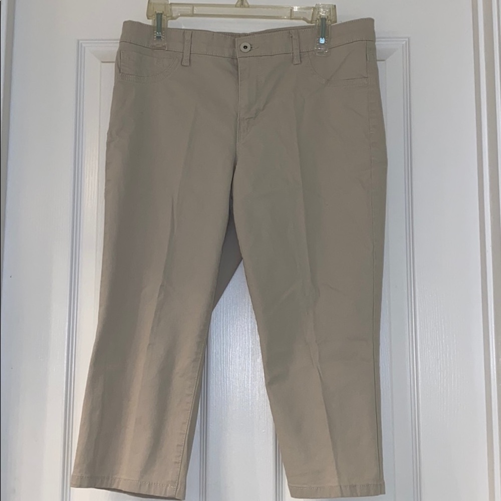 Gloria Vanderbilt Shorts Beige Cotton 3/4 Length
